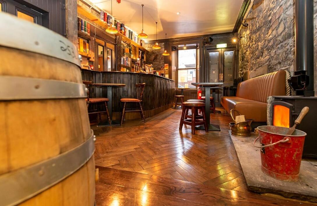 Hotel The Whisky Vaults Oban Exterior foto